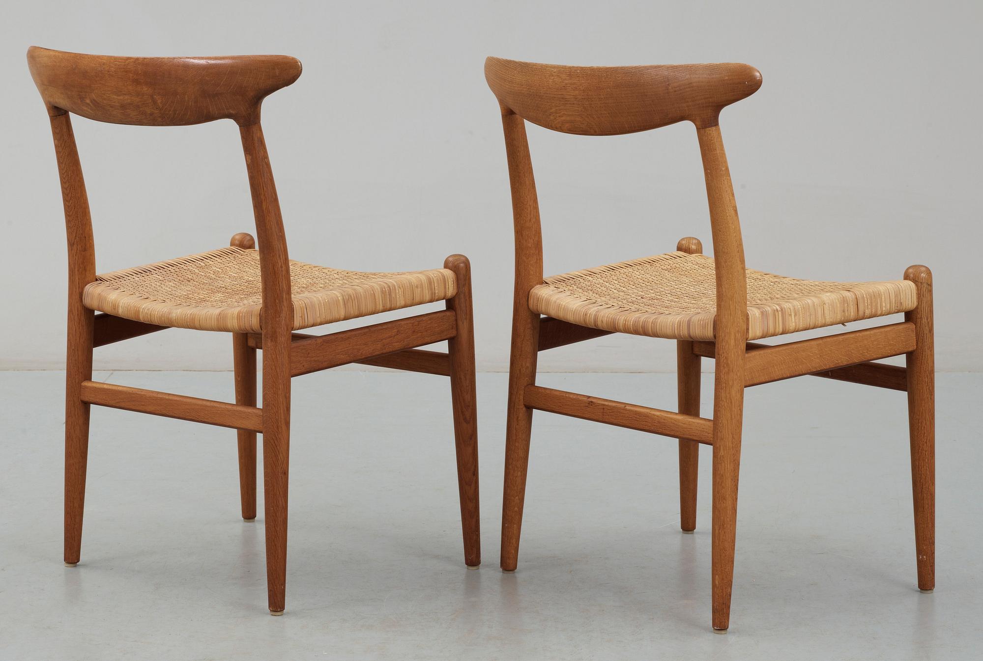 STOLAR, ett par, "W 2", Hans J. Wegner, C M Madsens Fabriker, Danmark.
