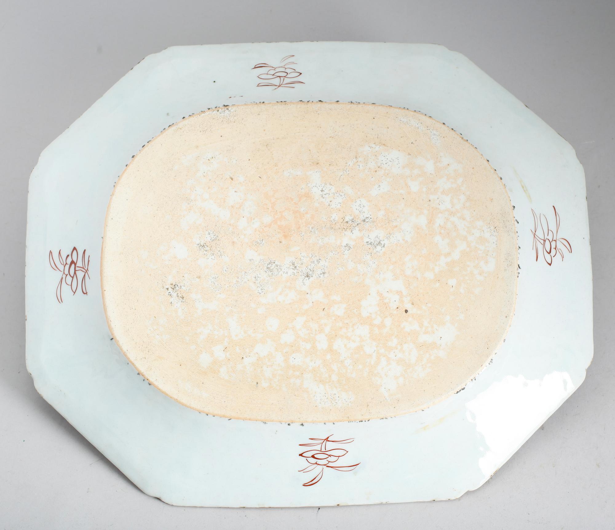STEKFAT, porslin, Kina, Qianlong 1736-1795.