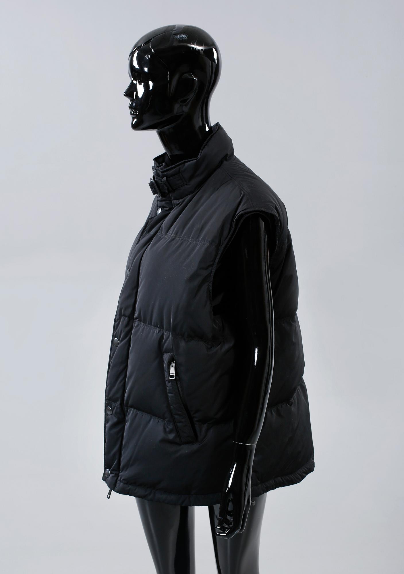 DUNVÄST, Burberry.