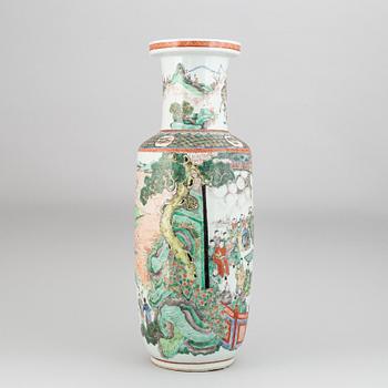 A famille verte floor vase, 20th century.