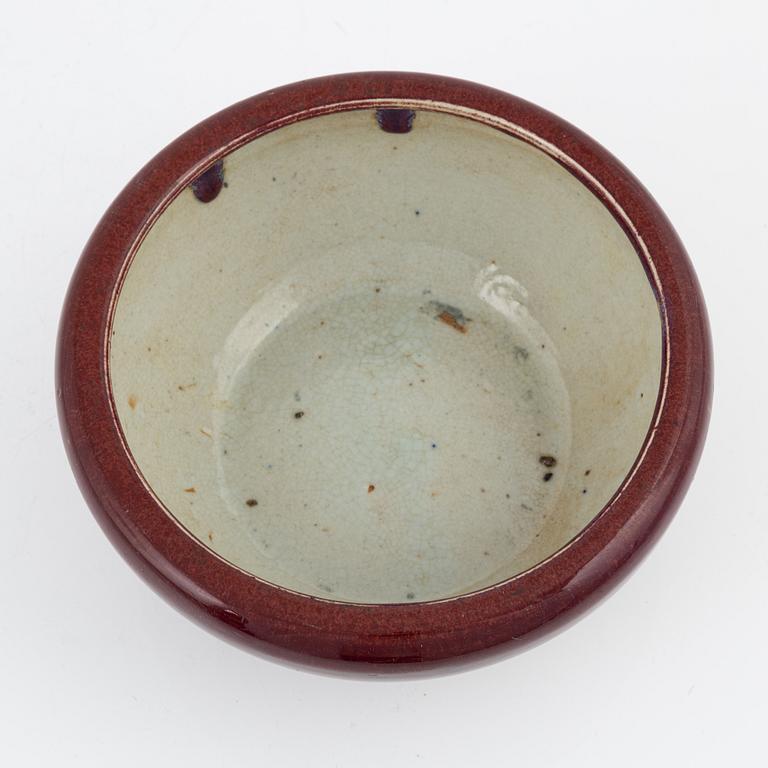 A ceramic bowl, late Qing Dynasty, around 1900.