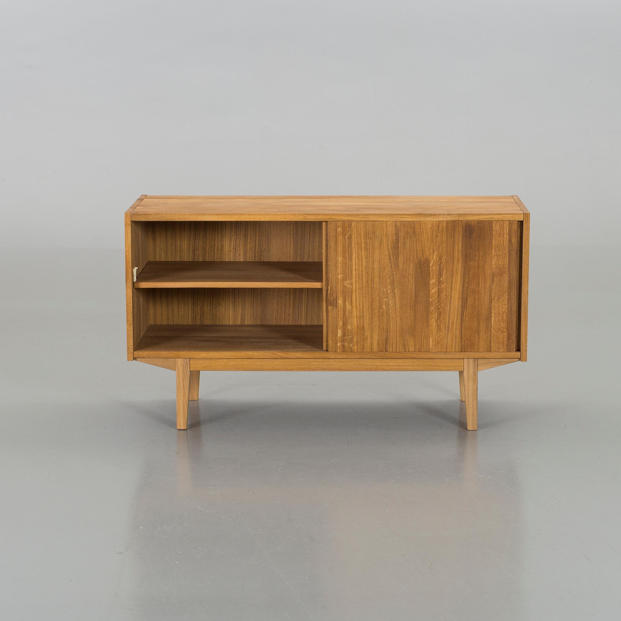 SIDEBOARD, ek, "Rekord" design Nils Troedsson, Troeds, 2000-tal.