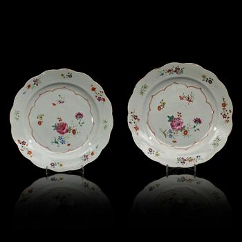 TALLRIKAR, ett par. Porslin, Kina Qianlong, 1700-tal.