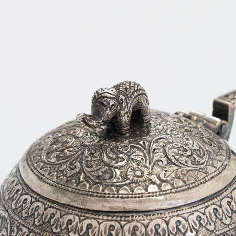 A silver teapot and milk jug, presumably from India, around the turn of the 20th century.