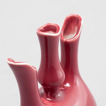 A porcelain vase, designed by Richard Ginori for San Cristoforo, 20th century.