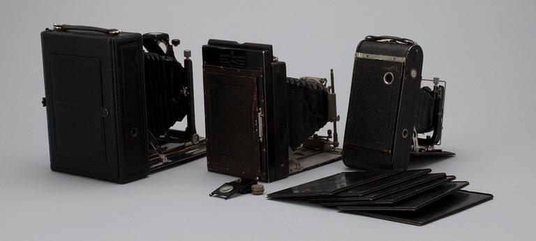 BÄLGKAMEROR, 3 st. samt KASSETTER 6 st, 1900-talets första kvartal.