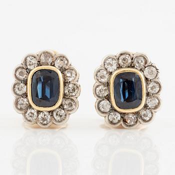 Earrings in gold and white gold with sapphire and old-cut diamonds.