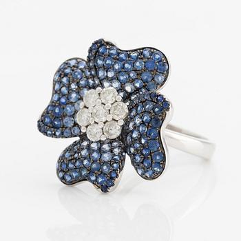 Ring in the shape of a flower with sapphires and brilliant-cut diamonds.