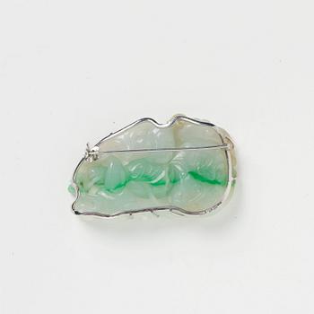 A Chinese jade pendant made in to a brooch, late Qing dynasty/early 20th century.