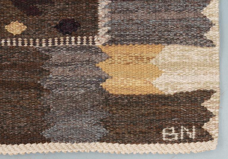 CARPET. "Nejlikan gråsvart". Tapestry weave (gobelängteknik). 272,5 x 219,5 cm. Signed AB MMF BN.