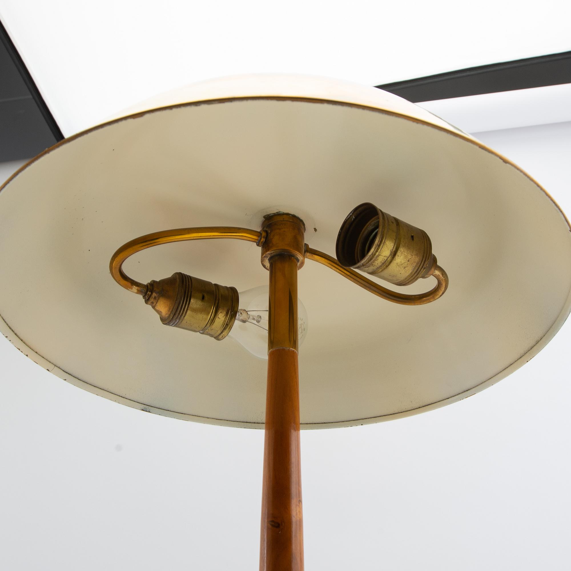 Harald Notini, Table lamp model no. 15441 Böhlmark lamp factory 1940s Swedish Modern.