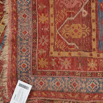 MATTO, an antique Anatolian, the Ottoman Empire, ca 154,5-158 x 99,5-102,5 cm (as well as 1 cm flat weave at one end).