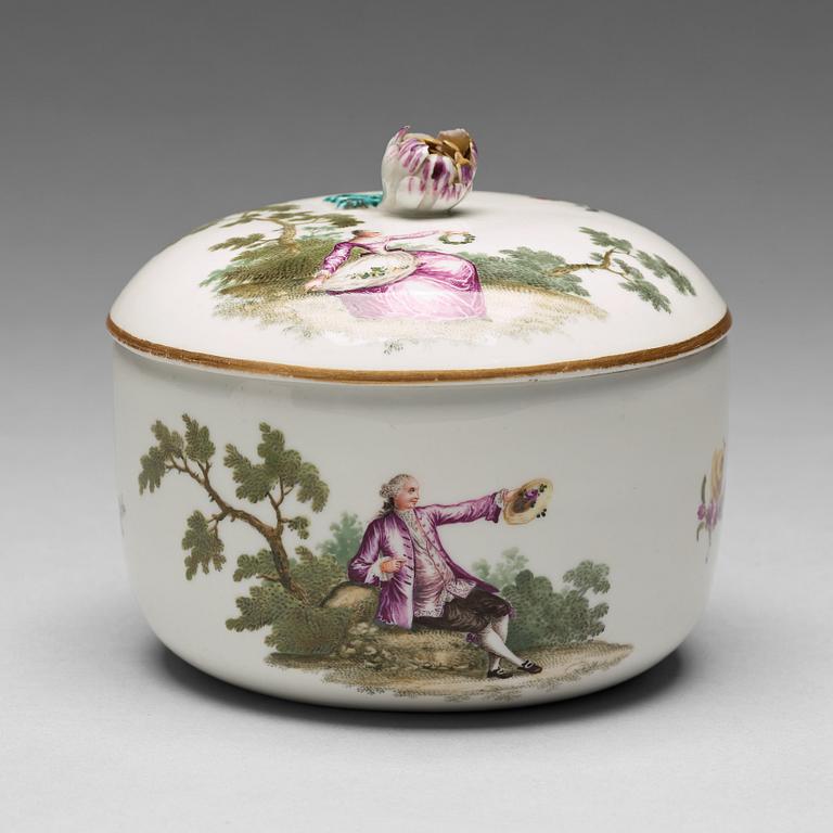 SOCKERSKÅL med LOCK, porslin. Meissen, punktperiod (1763-73).