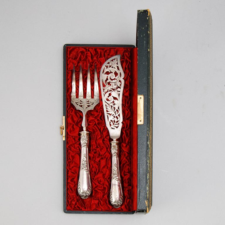A pair of Louis VI-style serving cutlery, France 19th century.