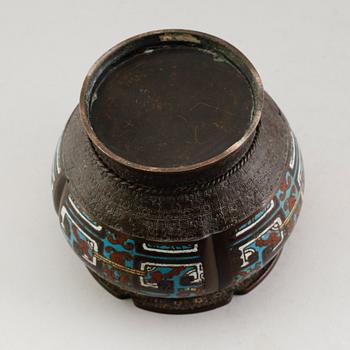 URNA, brons, emaljdekor, Kina, 1900-tal.