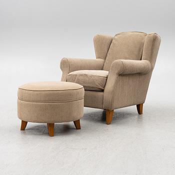 An armchair with footstool, Howard model, Englessons, 21st century.