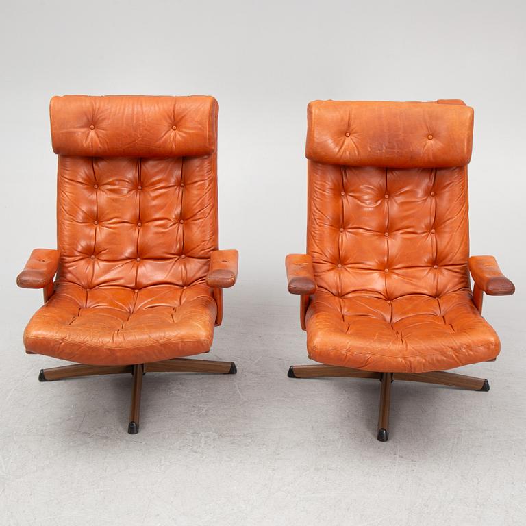 Armchairs, a pair, "Delfin", Göte Möbler, Gnosjö, second half of the 20th century.