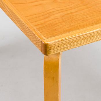 Aino Aalto, matbord, modell 95 A för O.Y. Huonekalu-ja Rakennustyötehdas A.B. 1900-talets mitt.