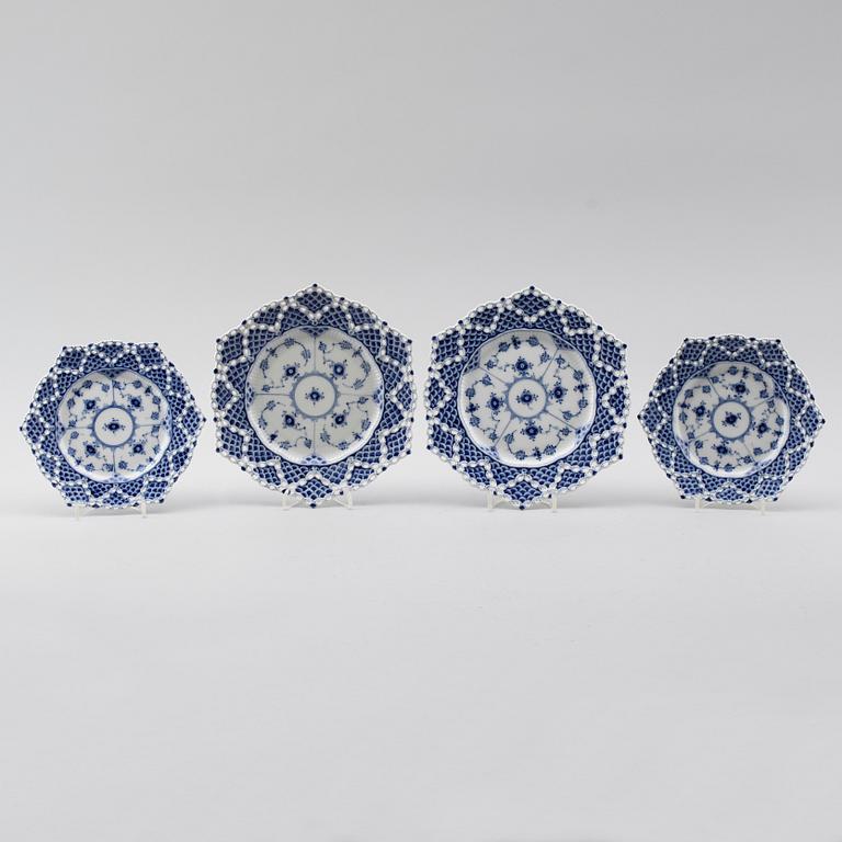 ASSIETTER, 24 st (12+12), musselmalet, Royal Copenhagen.