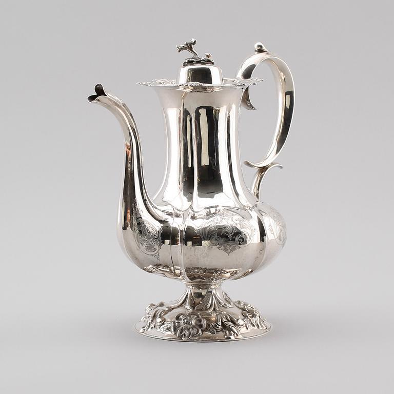 KAFFEKANNA, silver, Gustaf Carlberg, Eksjö 1860. Vikt ca 887 g.