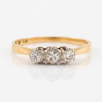 Ring, 18K gold with three brilliant-cut diamonds.