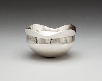A Jan Lundgren sterling bowl, Stockholm 2001.