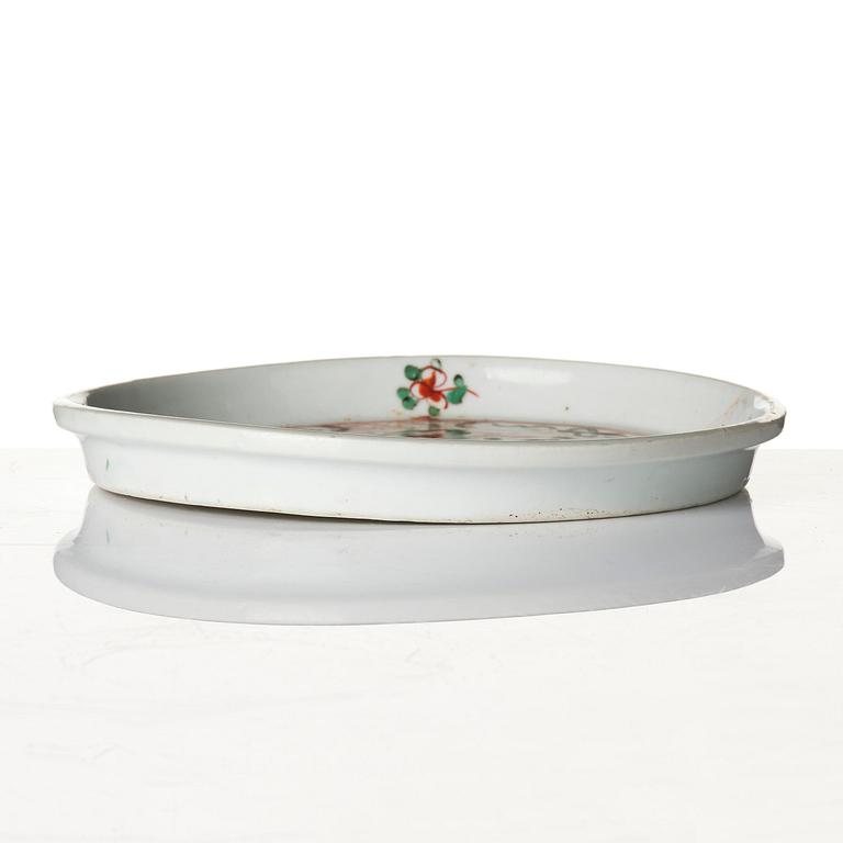 A wucai 'lion' tray, late Ming dynasty, Tianqi/Chongzhen.