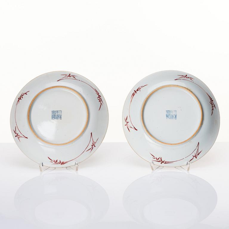 A pair of Chinese dishes, late Qing dynasty with Qianlong mark.