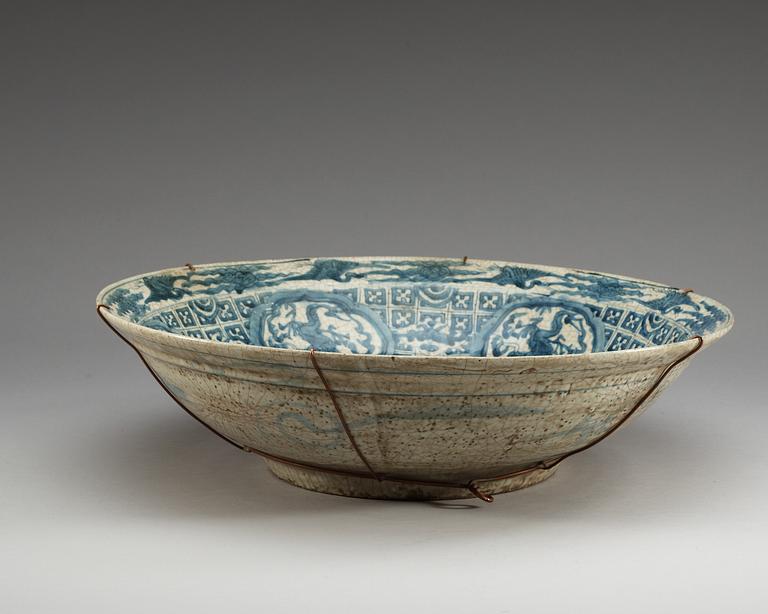 A large blue and white Swatow charger, Ming dynasty, Wanli (1573-1619).