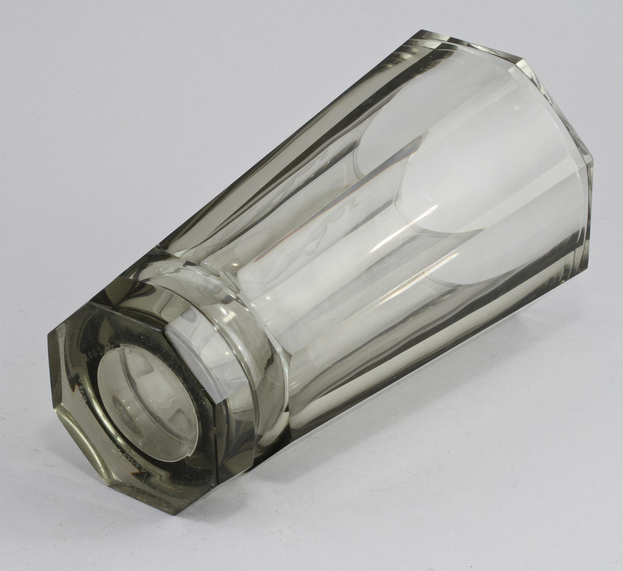 VAS, glas, Vicke Lindstrand, Orrefors, signerad, 1900-talets andra kvartal.