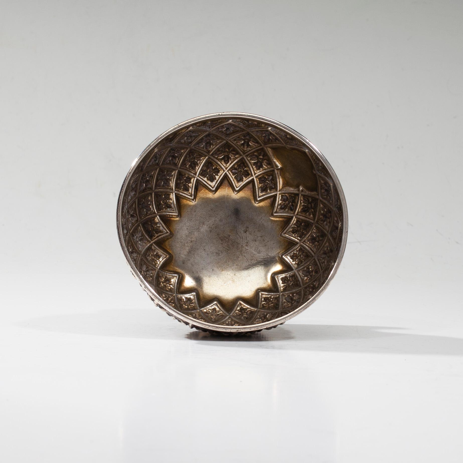 SKÅL, sterling silver, London 1869. Vikt 216 g.