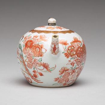 A rouge de fer tea pot, Qing dynasty, 18th Century.