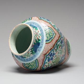 A Wucai Transitional vase with cover, 17th Century, Shunzhi (1644-1661).