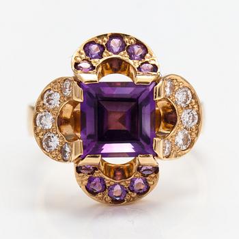 An 18K gold ring "Catherine Jagellion" with amethysts and diamonds ca. 0.37 ct in total. Ofelia Jewelry, Helsinki 1998.