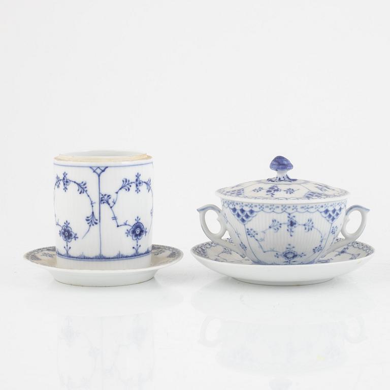 Teservis, 30 delar, porslin, "Musselmalet", Royal Copenhagen, Danmark.