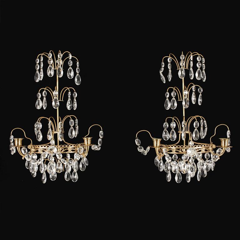 VÄGGLYSTRAR, ett par, gustaviansk stil. 1900-tal.