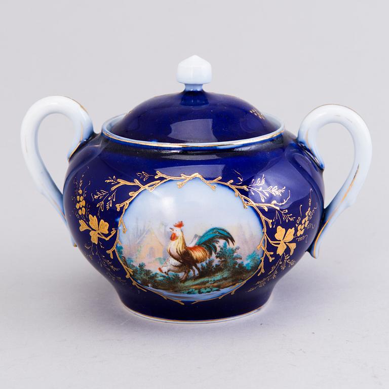 A 10-piece Kuznetsov porcelain tea set, Russia 1892-1917.