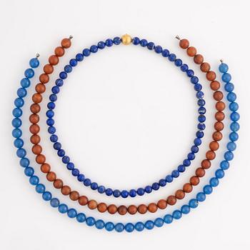 Ole Lynggaard, crown lock 18K gold, with three stone collets with prongs.