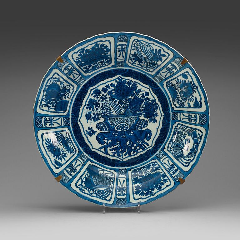 A blue and white charger, Ming dynasty, Wanli (1572-1620).