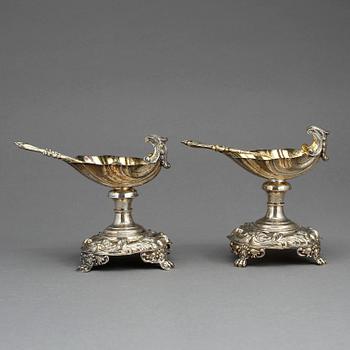 SALT- OCH PEPPARKAR, silver, Gustaf Möllenborg, Stockholm, 1843. Vikt ca 246g.