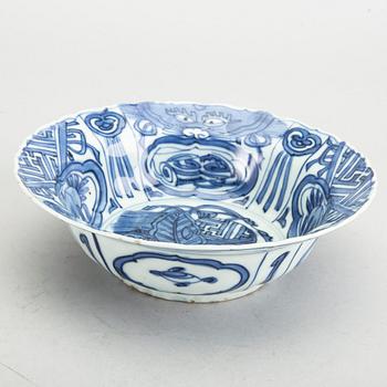 A Chinese kraak porcelain Ming dynasty Wanli bowl.