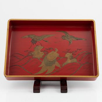 A Japanese lacquer tray, Meiji period (1868-1912).