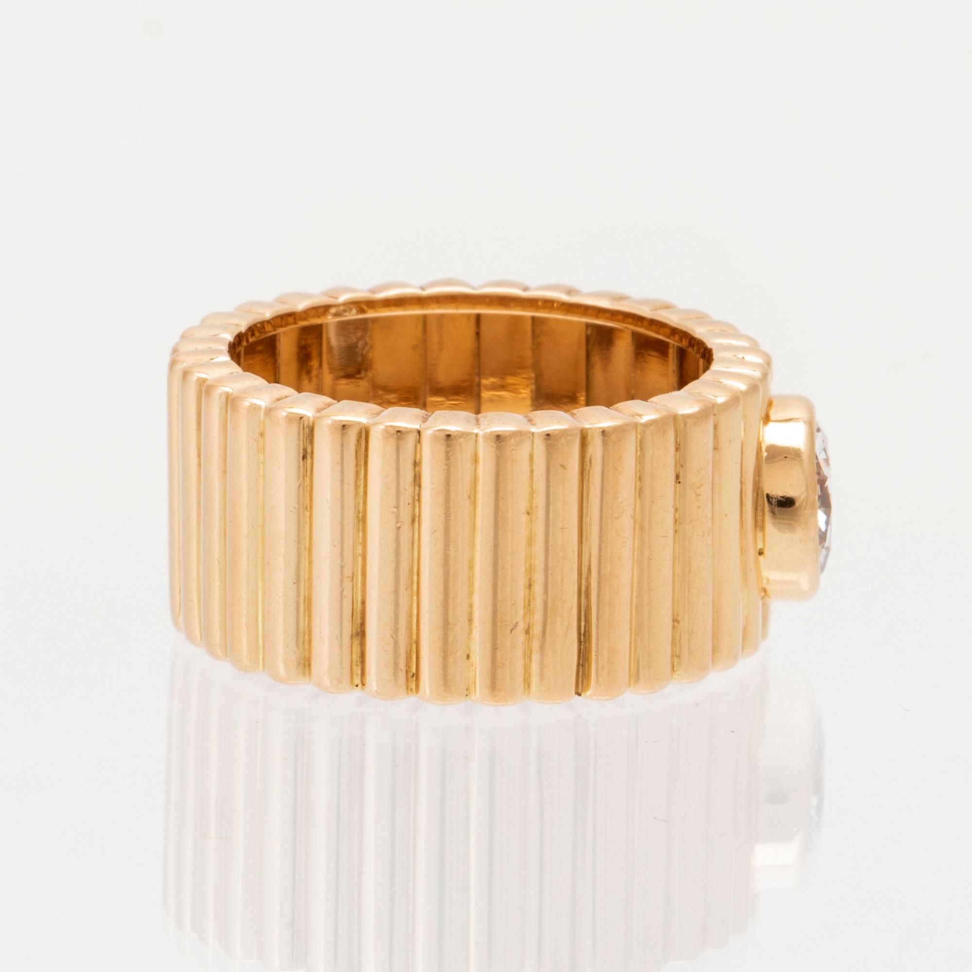 Ring solitär 18K guld med en rund briljantslipad diamant.