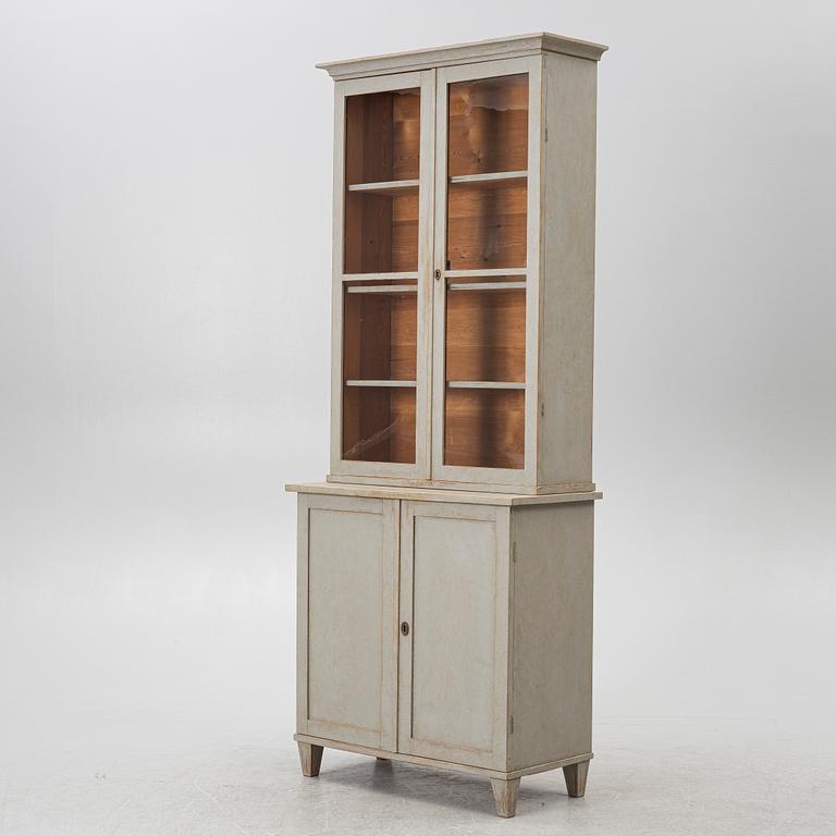 Display cabinet, 19th century.