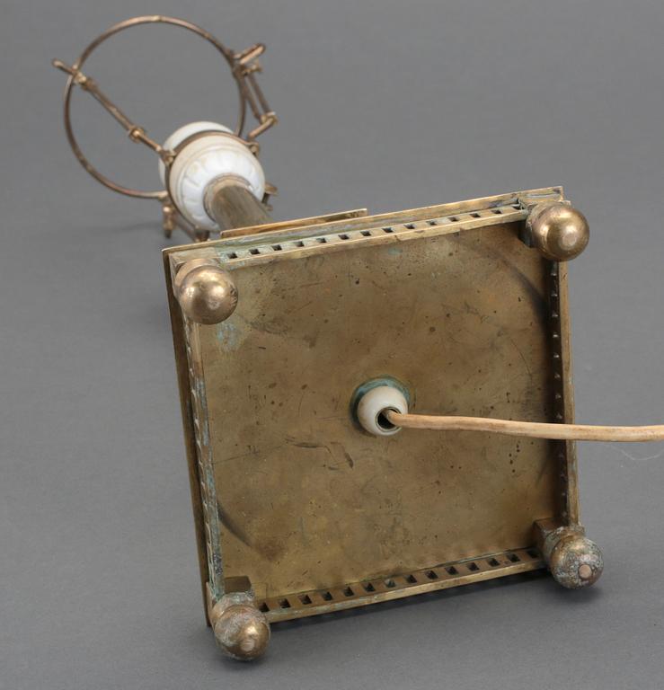 BORDSLAMPA, gustaviansk stil, 1900-talets första kvartal.