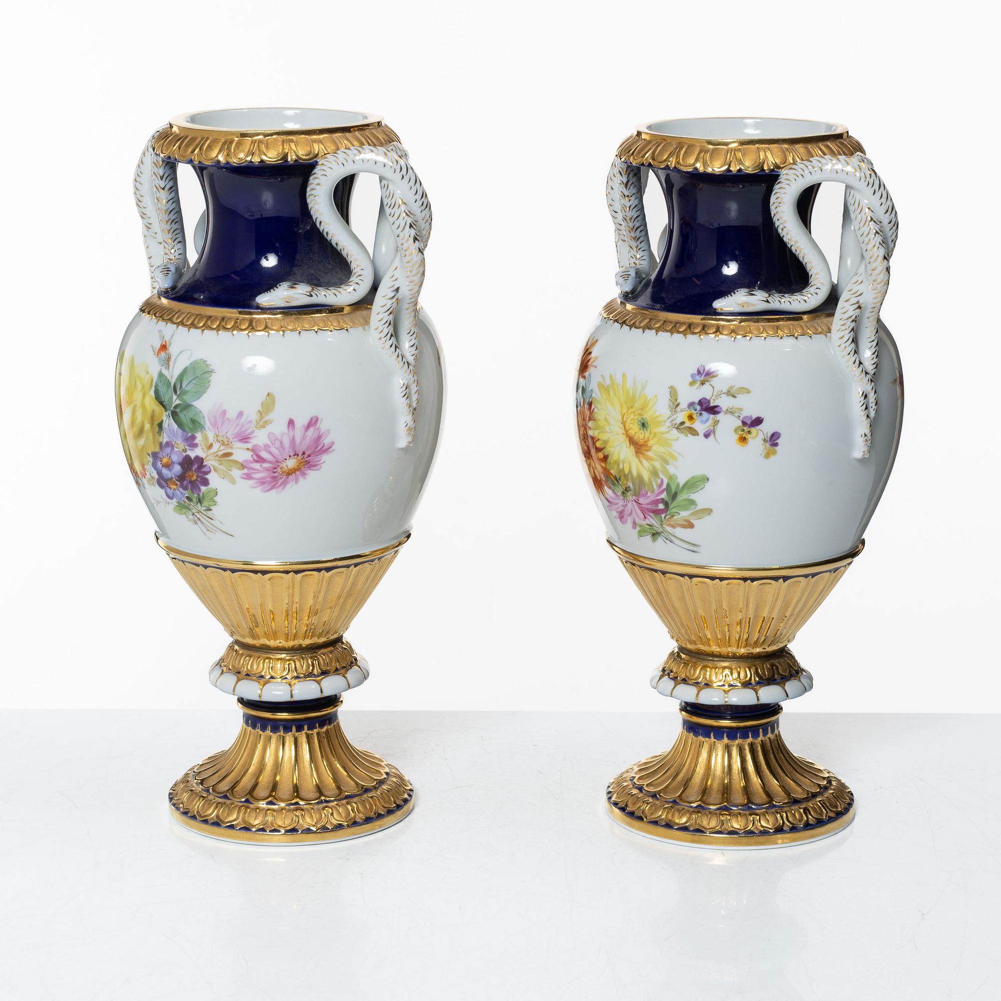 Meissen, a pair of porcelain urns, Germany, circa 1900.