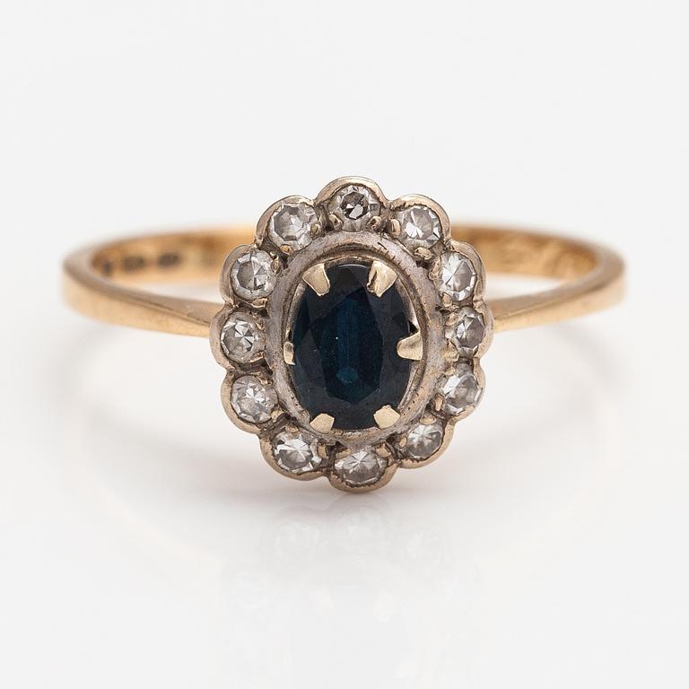 An 18K gold ring with a sapphire and diamonds ca. 0.24 ct in total.