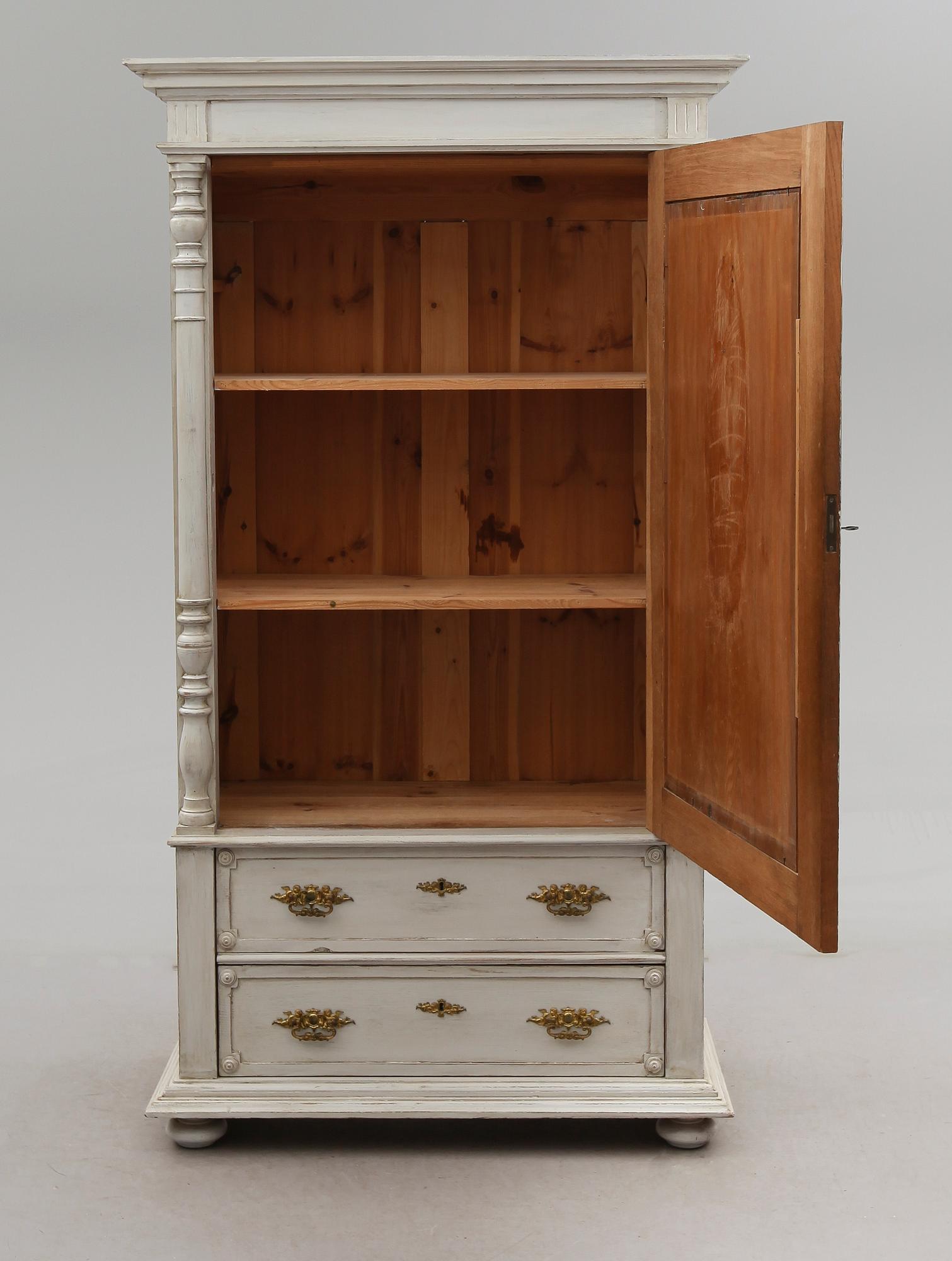 KLÄDSKÅP, 1800-talets andra hälft.