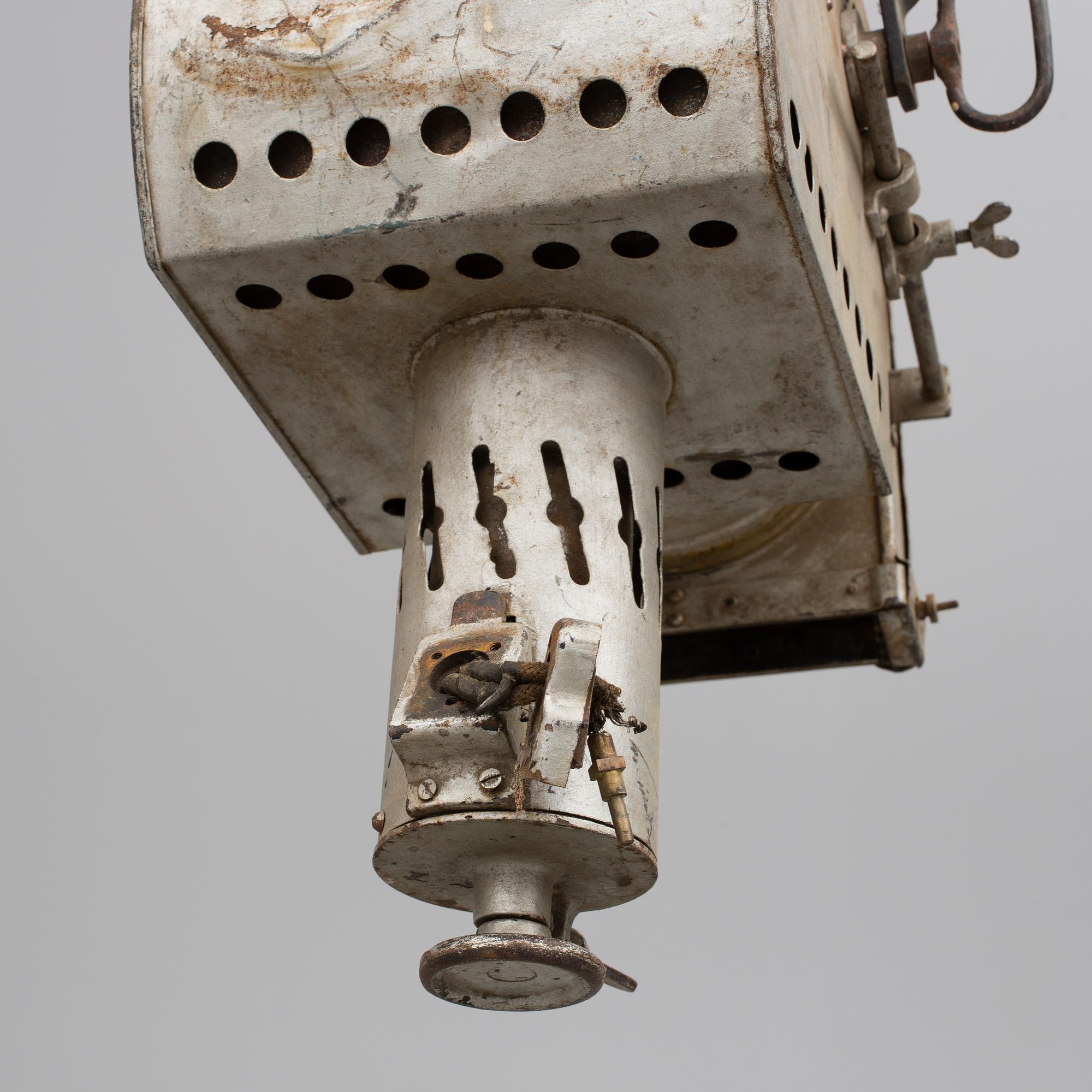 LAMPA/STRÅLKASTARE, 2 stycken, 1900-talets första hälft.