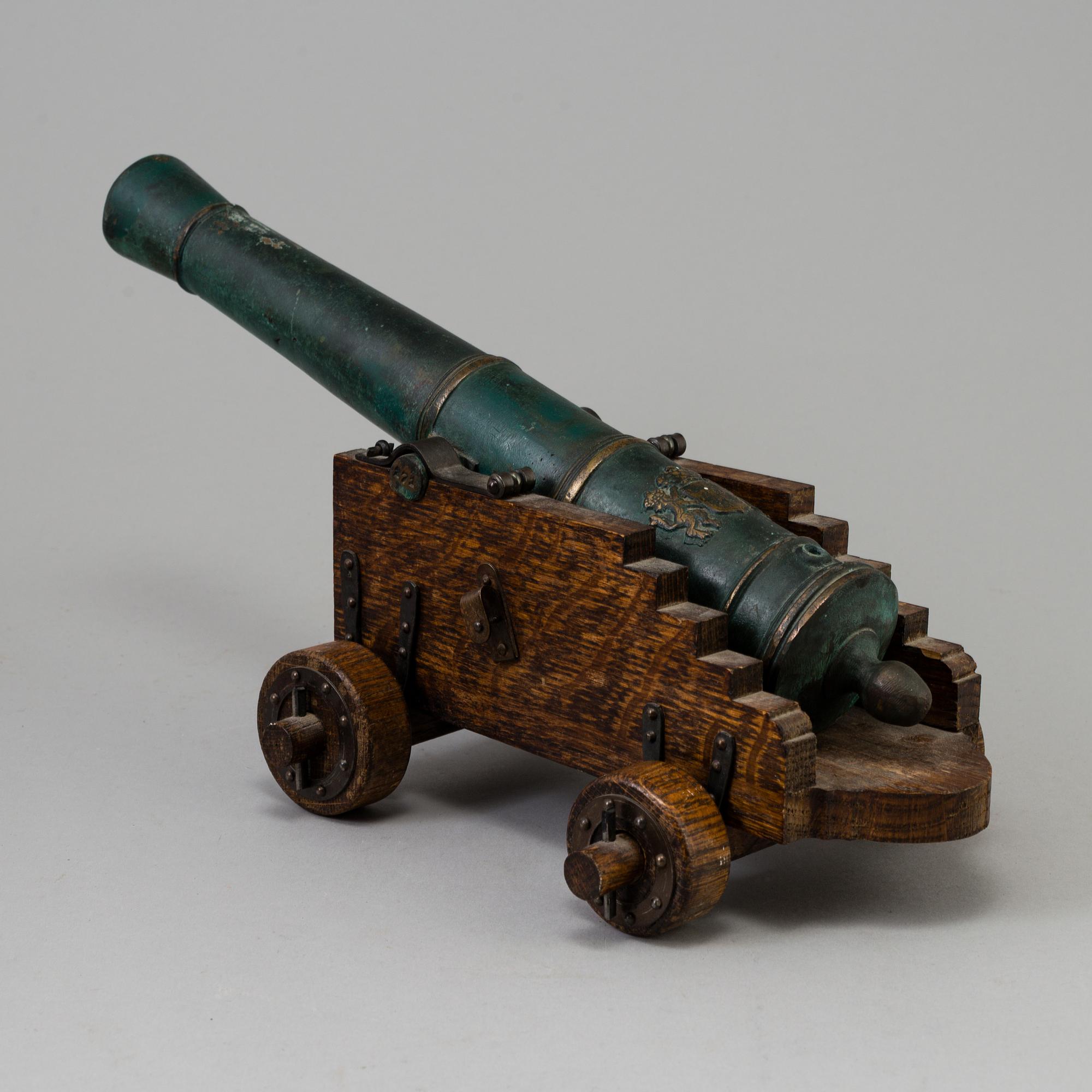 A BRONZE TABLE CANNON, s c "Sweden Cannon", second half of the 20th century.